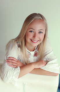 Amelia Barry headshot